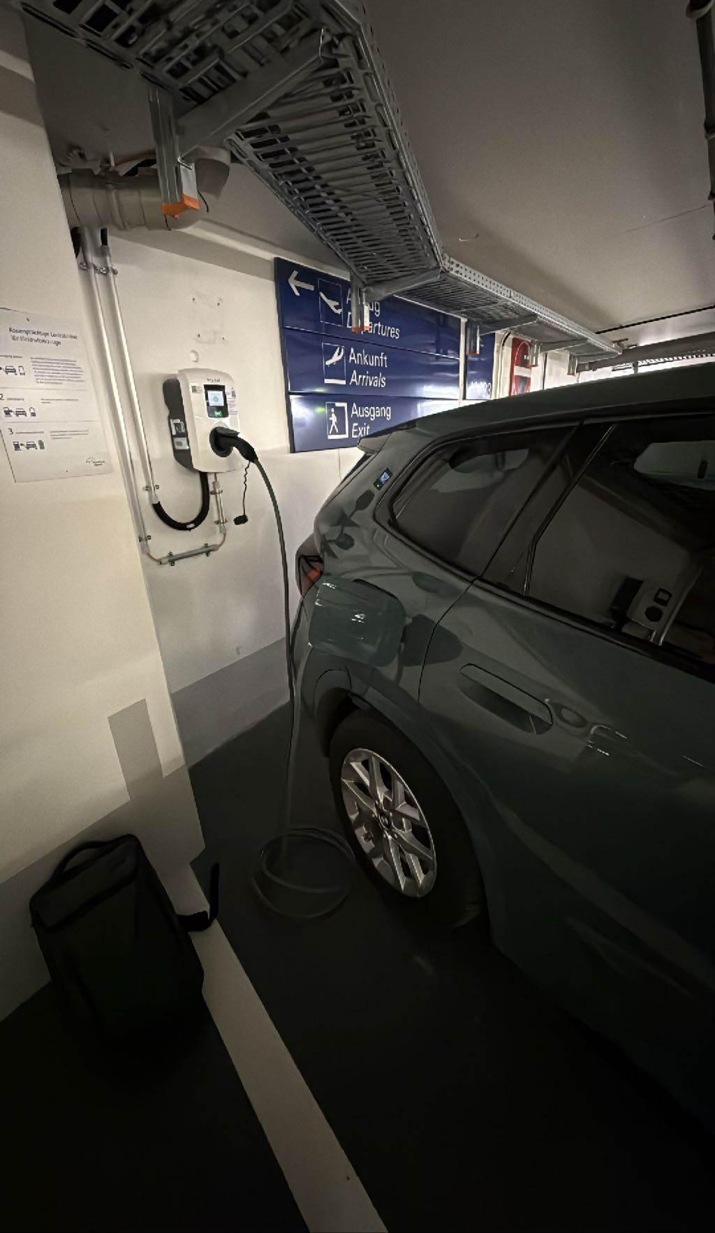 Ladepunkt DE*FRA*EIGUDE*P1514 P15-141 - Parkhaus Terminal2, Einfahrt über P-8 EU4- 23 60549 Frankfurt am Main DE*FRA*EIGUDE*P1514 P15-141 - Parkhaus Terminal2, Einfahrt über P-8 EU4- 23 60549 Frankfurt am Main