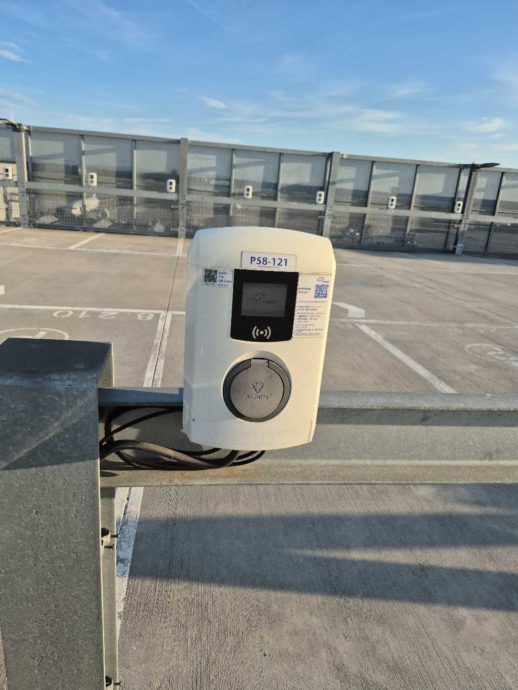 DE*FRA*EIGUDE*P5812 P58-121 - Airportring, Tor 27 (Betriebsbereich) P 58 60549 Frankfurt am Main