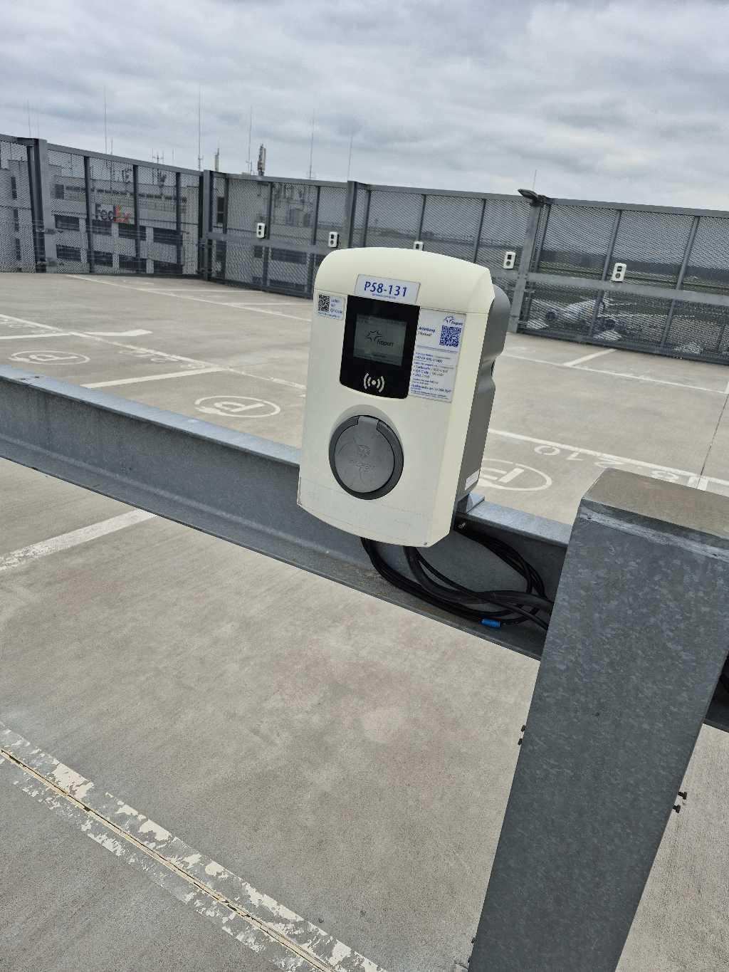 DE*FRA*EIGUDE*P5813 P58-131 - Airportring, Tor 27 (Betriebsbereich) P 58 60549 Frankfurt am Main