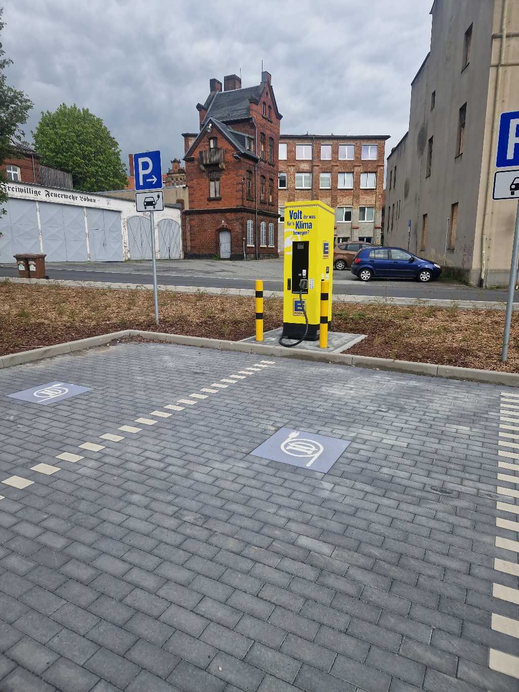 Ladepunkt DE*384*E*165297CS0001 DE*384*E*165297CS0001*2 - Hartmannstr. 3 02708 Löbau DE*384*E*165297CS0001 DE*384*E*165297CS0001*2 - Hartmannstr. 3 02708 Löbau