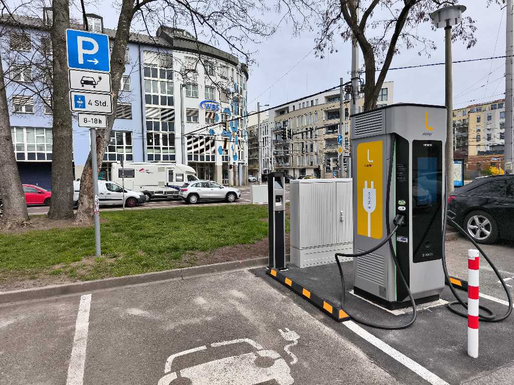 DE*961*E0341*1317 DE*961*E0341*1317 - Friedrich-Ebert-Straße 51 04109 Leipzig