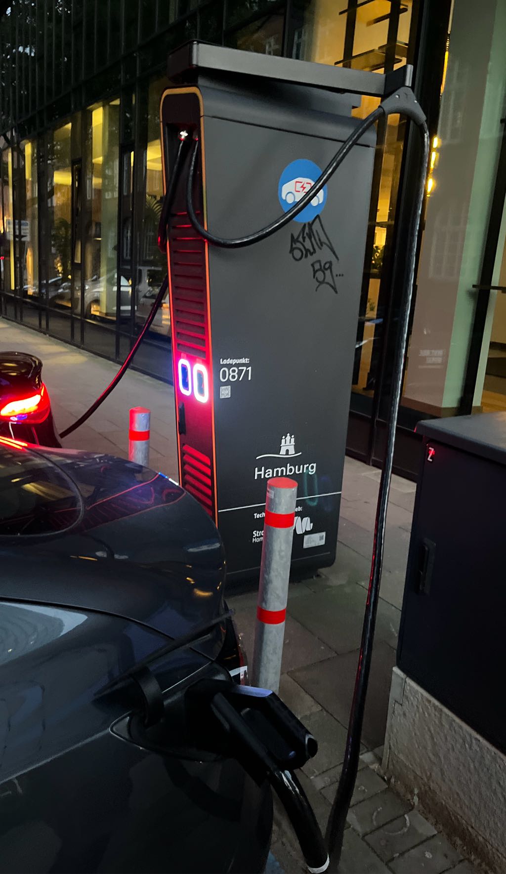 DE*APC*E29000086 DE*APC*E29000086*1 - Dammtorwall 5/7 20354 Hamburg