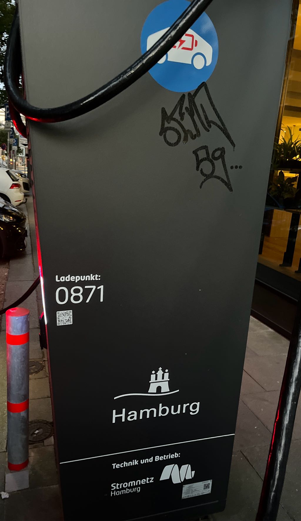 DE*APC*E29000086 DE*APC*E29000086*1 - Dammtorwall 5/7 20354 Hamburg