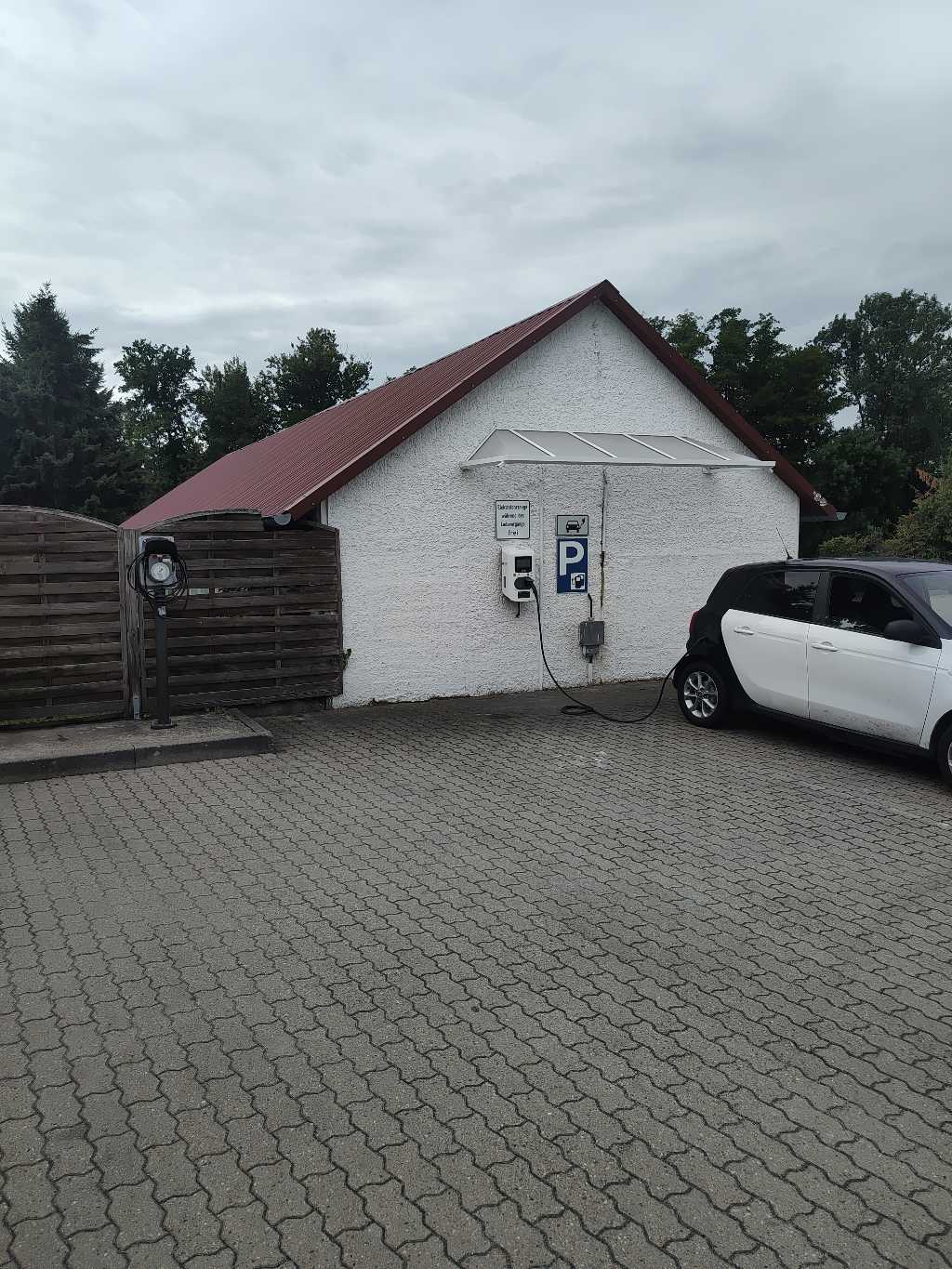 Charging Point DE*CNT*EP03818*001 DE*CNT*EP03818*001*1 - Trebbiner Straße 51 14959 Trebbin DE*CNT*EP03818*001 DE*CNT*EP03818*001*1 - Trebbiner Straße 51 14959 Trebbin