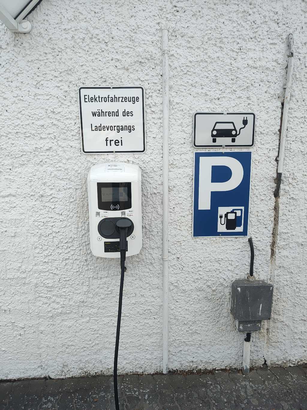Charging Point DE*CNT*EP03818*001 DE*CNT*EP03818*001*1 - Trebbiner Straße 51 14959 Trebbin DE*CNT*EP03818*001 DE*CNT*EP03818*001*1 - Trebbiner Straße 51 14959 Trebbin