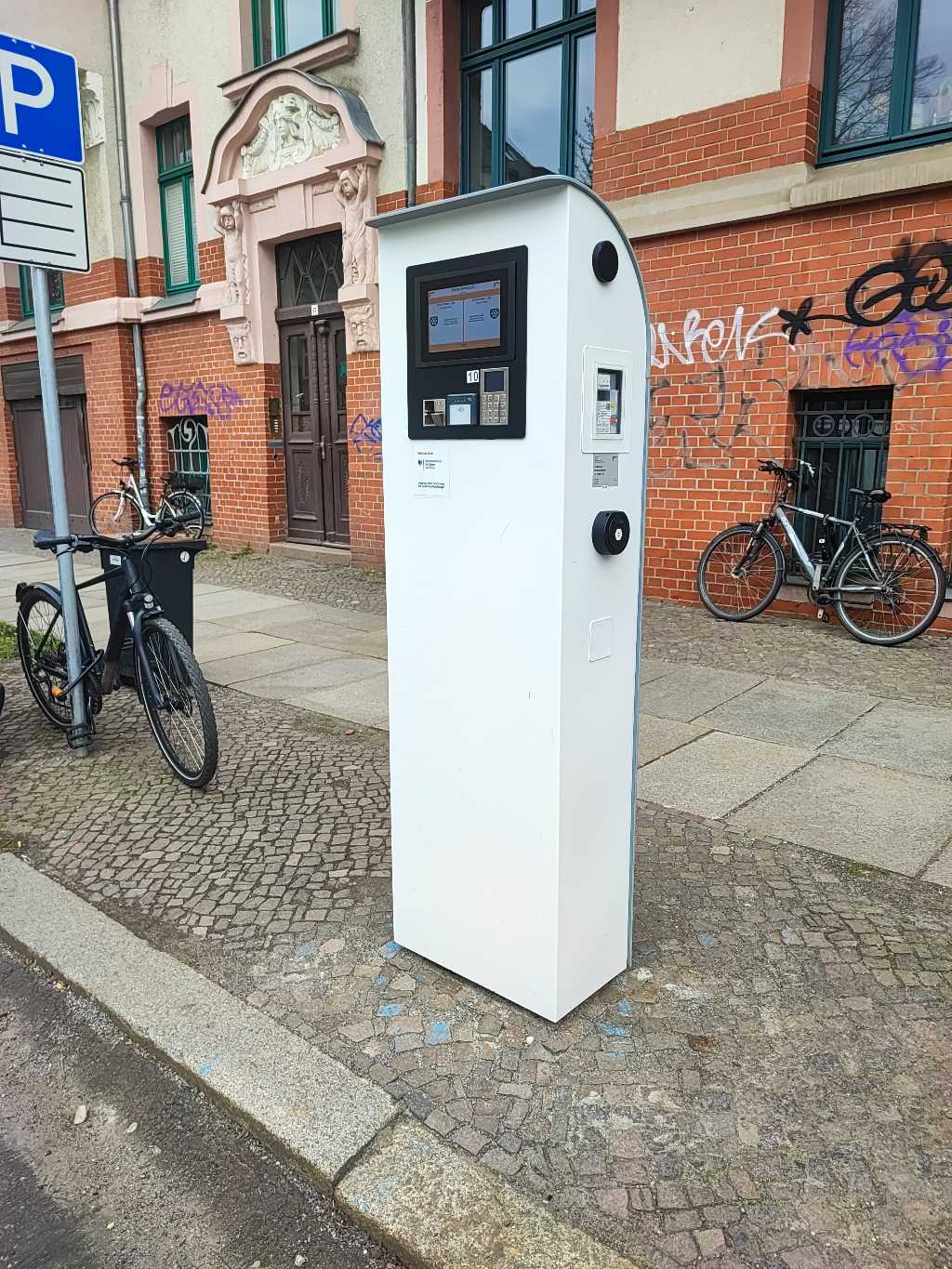 Charging Point DE*EAD*E500044 DE*EAD*E500044 - Fockestraße 19 04275 Leipzig DE*EAD*E500044 DE*EAD*E500044 - Fockestraße 19 04275 Leipzig