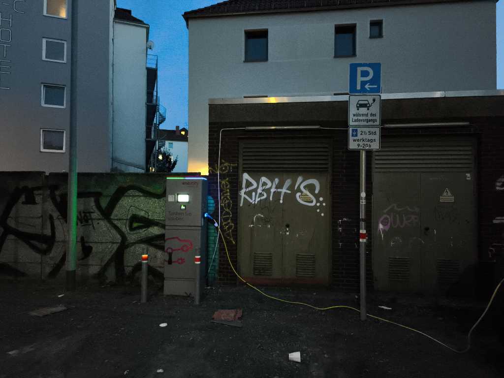 DE*ENC*ELA000416*003*B DE*ENC*ELA000416*003*B - Hamburger Allee 59 30161 Hannover