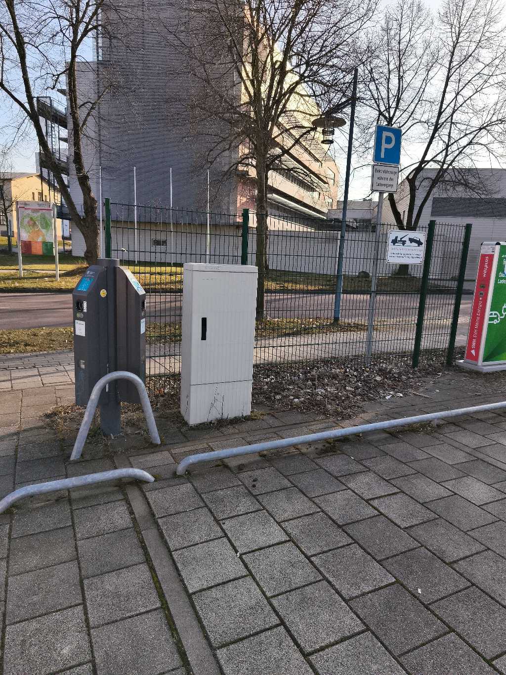 DE*FHG*EIMWS*A0004 DE*FHG*EIMWS*A0004*1 - Walter-Hülse-Straße 1 06120 Halle