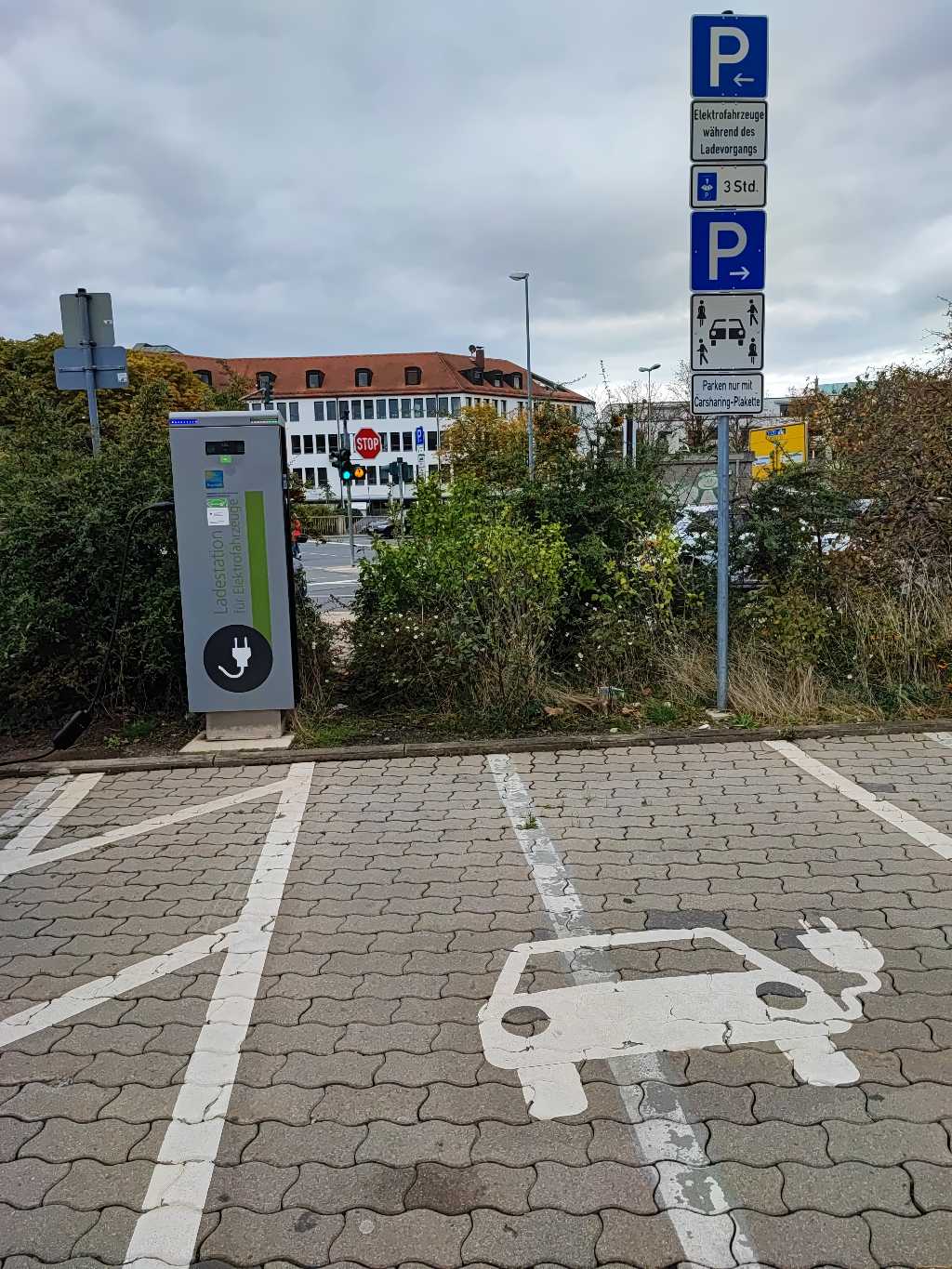 DE*LVP*E20392 DE*LVP*E20392*002 - Luitpoldplatz  13 95444 Bayreuth