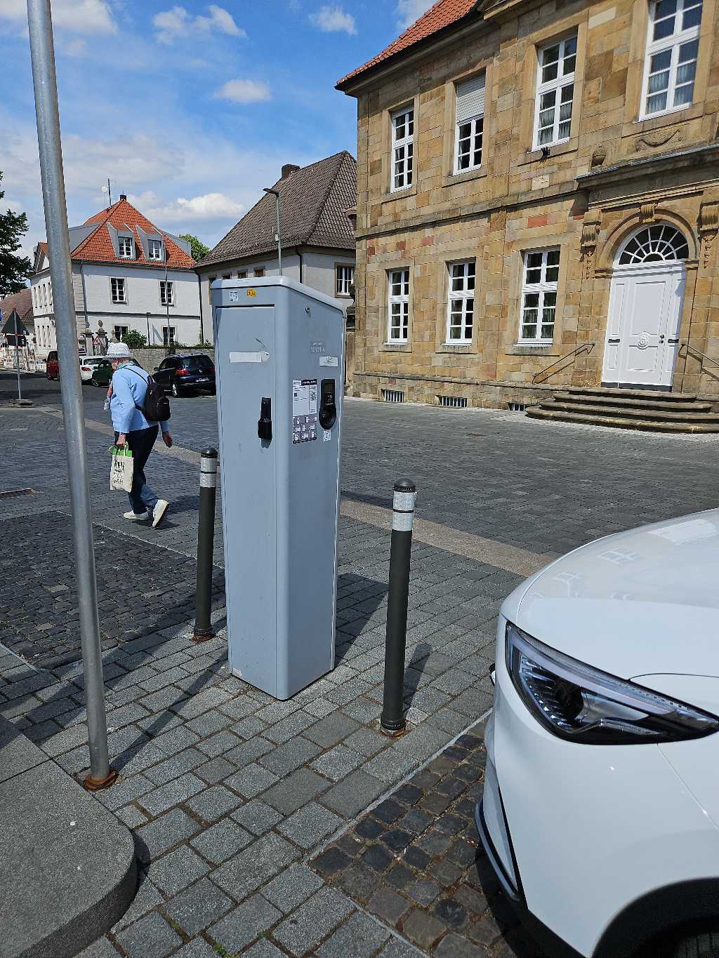 DE*WWL*E10101 1010105 - Domplatz 18 33098 Paderborn